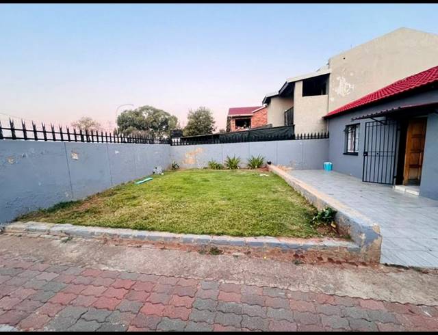 2 BEDROOM PROPERTY TO RENT IN RIVERLEA